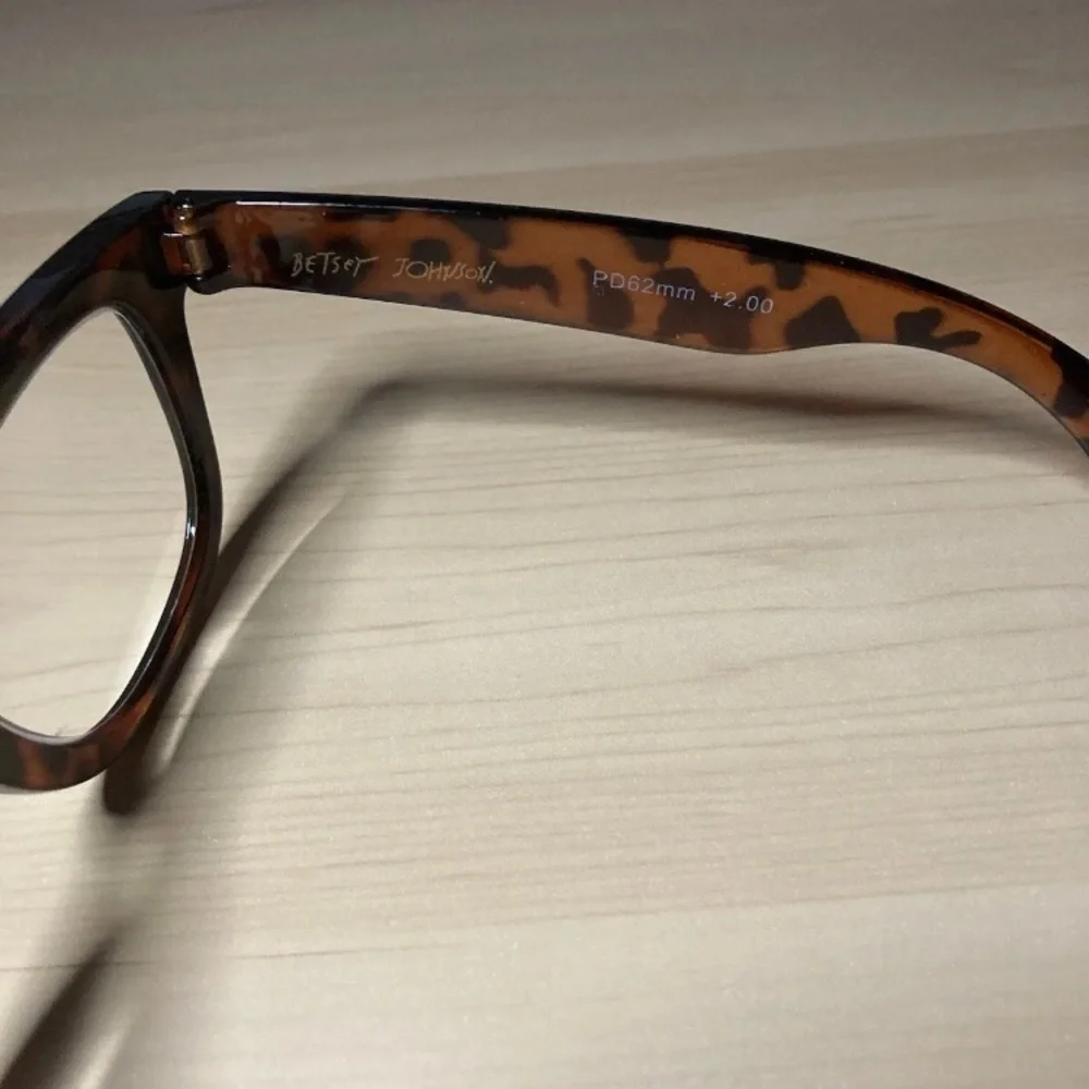 Betsey Johnson Lisa Reader Thick Wayfarer Glasses Brown Tortoise